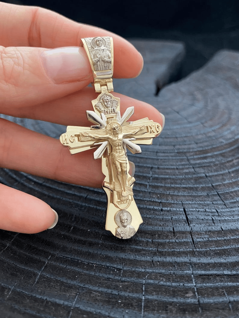 ✨ Koli s přívěskem zobrazujícím Ježíše